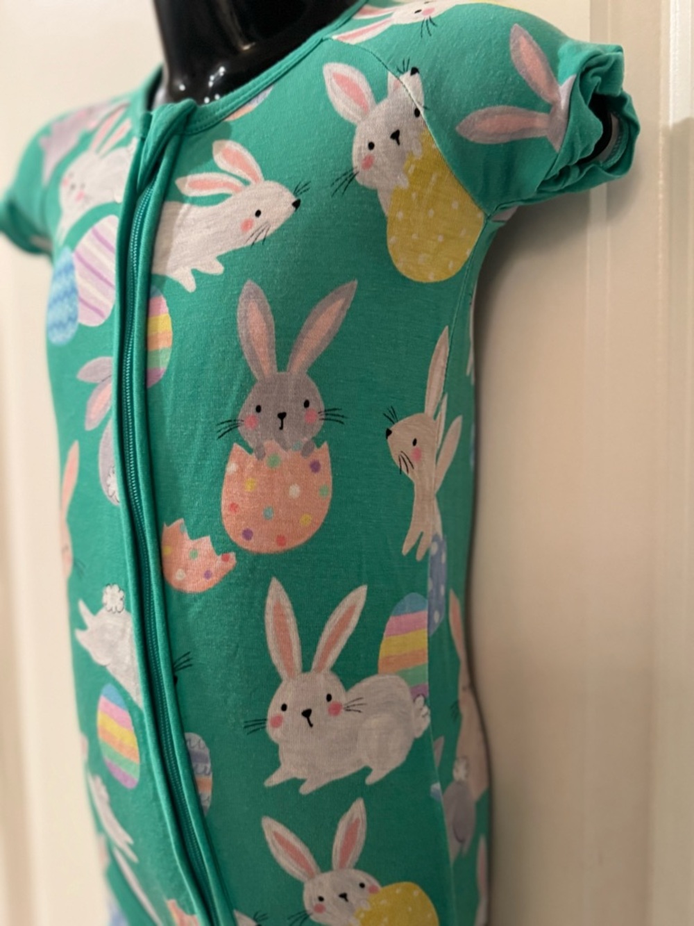 Little Sleepies ‘Hoppy Days’ Shorty Zippy - Picture 2 of 8